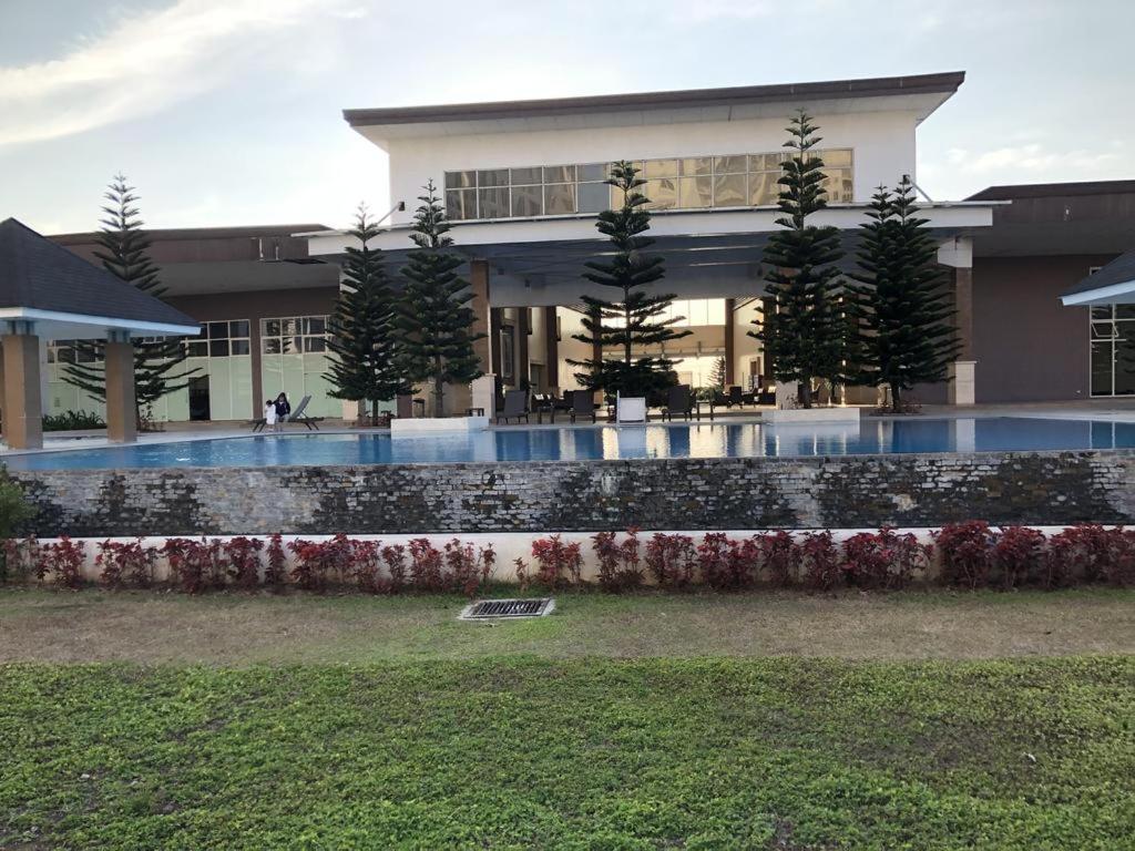 Smdc Tagaytay Taal Lake Condo Cook Netflix No Balcony No Free Parking Tagaytay City Exterior photo