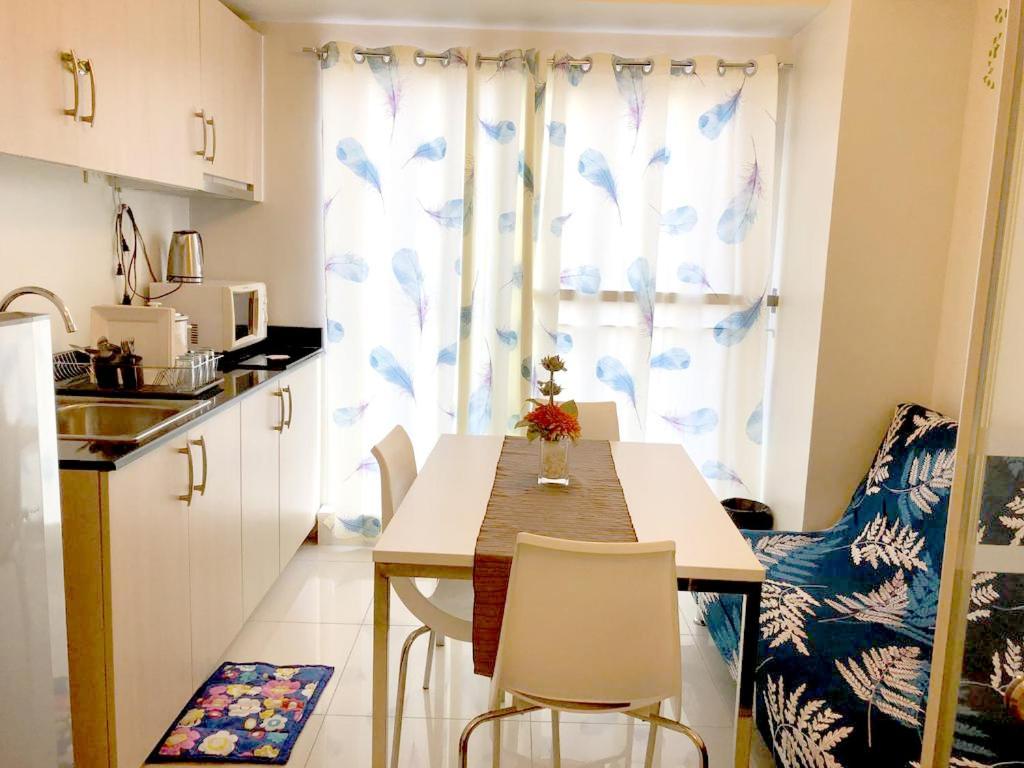 Smdc Tagaytay Taal Lake Condo Cook Netflix No Balcony No Free Parking Tagaytay City Exterior photo